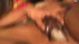 Настоящая зоо порнуха с рыбой вьетнамка дрочит пизду